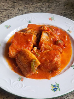 Una foto de Bacalao con tomate