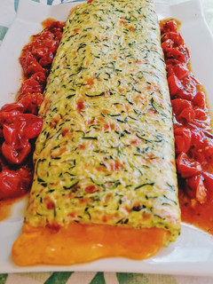 Una foto de Rollo de calabacín con jamón y queso