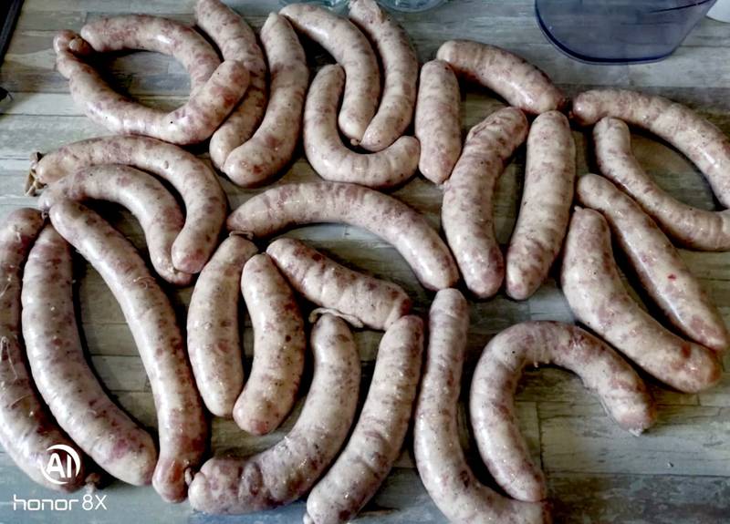 Как приготовить замороженные купаты в духовке. Как приготовить замороженные купаты в духовке. Купаты с картошкой в духовке. Готовые купаты в духовке. Купаты в разрезе.