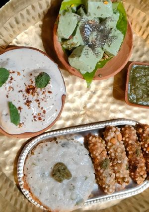 कच्चे केले का दही वड़ा, साबूदाना रोल, सामक पैन केक, पान कुल्फी। रेसिपी मुख्य फोटो
