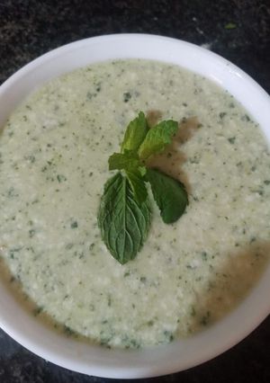 A picture of Frozen green Raita.