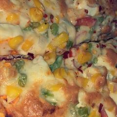 A picture of Cheese corn pizza.