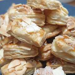 A picture of Almond Bites Puff Pastry.