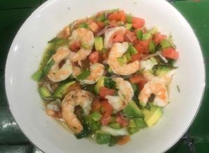 Una foto de Cebiche de langostinos (camarones) 🍤