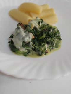 Una foto de Espinacas a mi manera con pasta