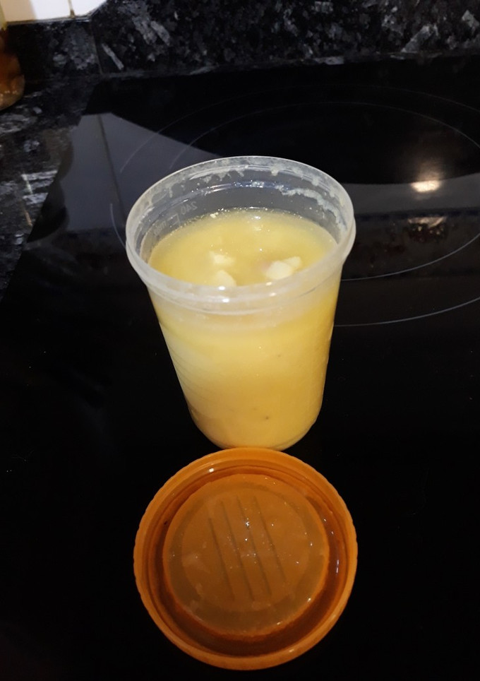 Una foto de Crema de Cebolla con jamón serrano y queso