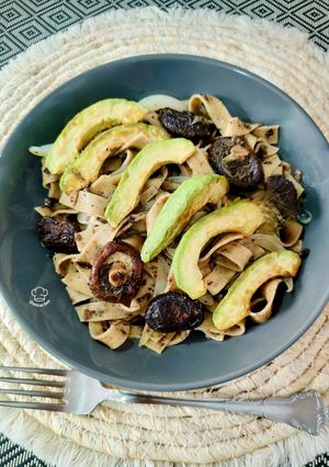 Foto principal de Tagliatelle de boletus trufado con shiitake y aguacate frito