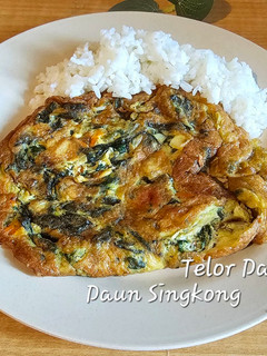 Foto resep Telur Dadar Daun Singkong😋🍳