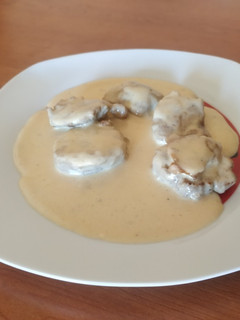 Una foto de Solomillo con salsa de queso y pimienta