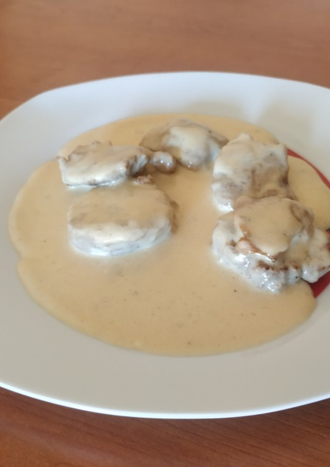 Una foto de Solomillo con salsa de queso y pimienta