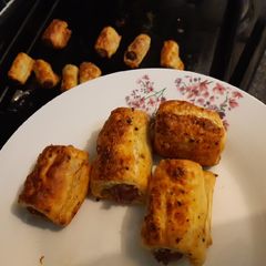 A picture of BEST cocktail sausage rolls.