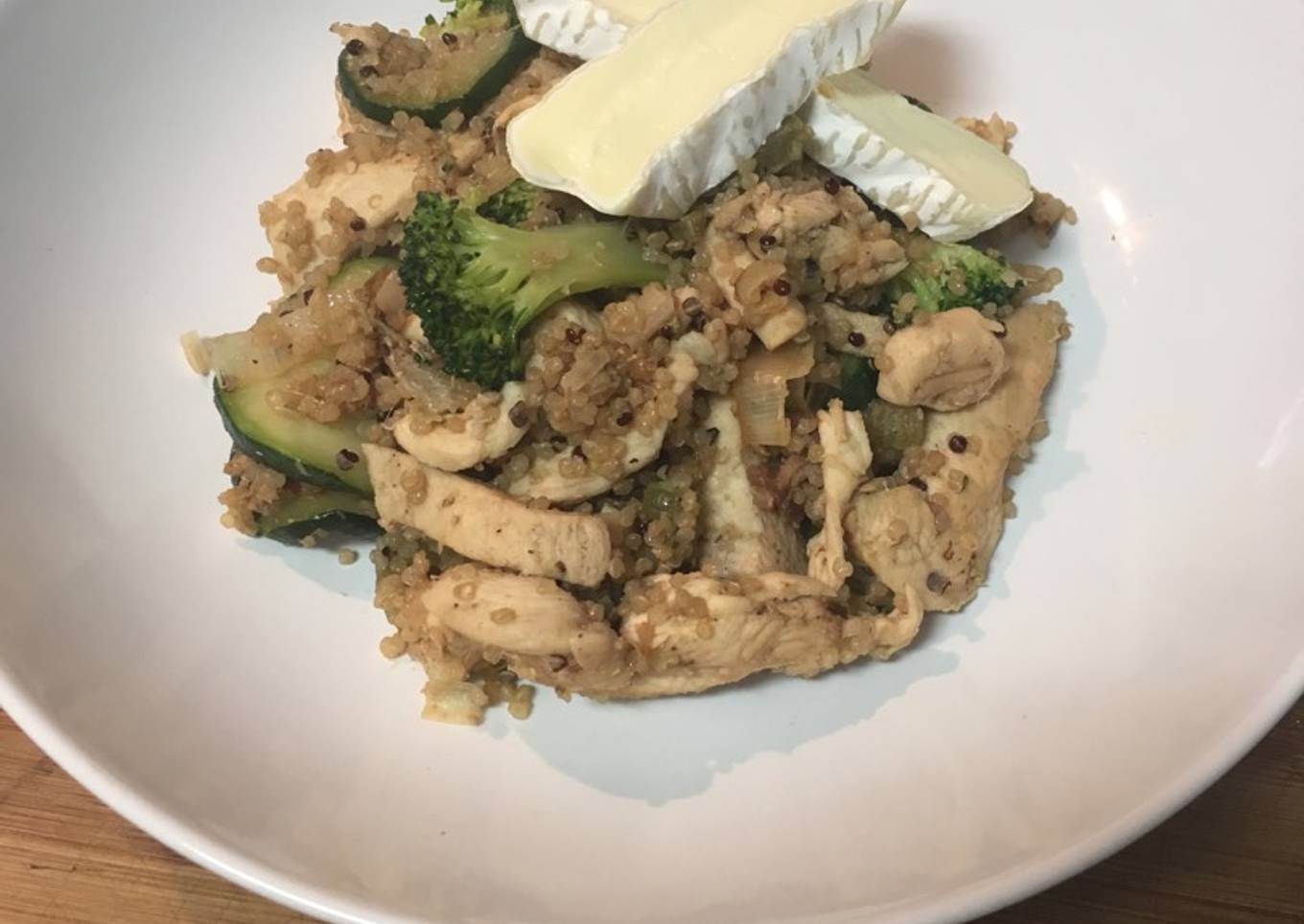Quinoa con revuelto de verduras y pollo