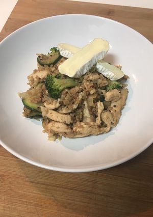 Una foto de Quinoa con revuelto de verduras y pollo