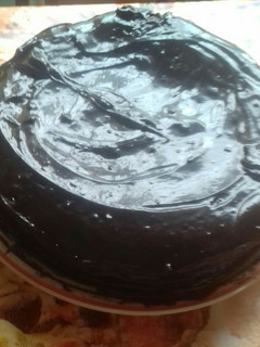 Una foto de Bizcochuelo de chocolate bañado de chocolate