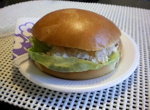 Una foto de Sándwich de Pollo deshilachado