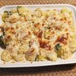 Gratinado de brócoli y coliflor con salsa cremosa de cebolla y queso