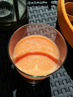 Una foto de Batido de fresa, coco, manzana y jengibre