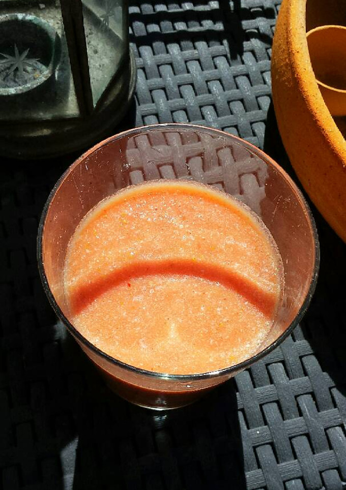 Una foto de Batido de fresa, coco, manzana y jengibre