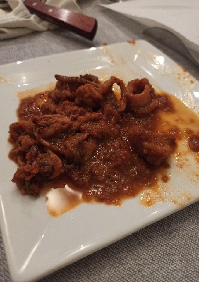 Una foto de Calamar en salsa Mambo