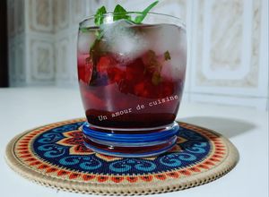Une photo de Mocktail fraises citron et sirop de grenadine 🍹