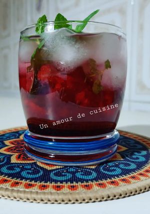 Une photo de Mocktail fraises citron et sirop de grenadine 🍹