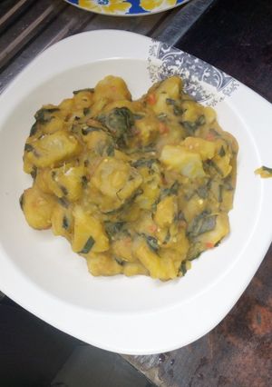 A picture of Yam Pottage with Scent leaf.