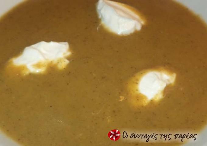 κύρια φωτογραφία συνταγής Σούπα λαχανικών βελουτέ με γιαούρτι