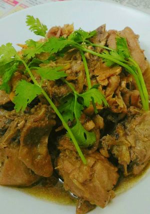 Hình của món Gà kho gừng.