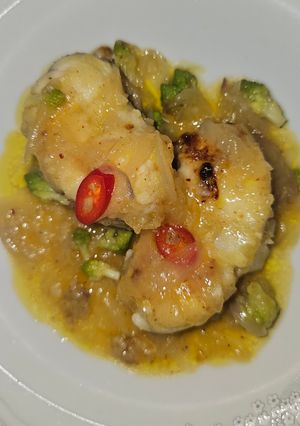 Una foto de Rape en salsa de naranja y miel