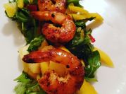 Una foto di insalata di arance