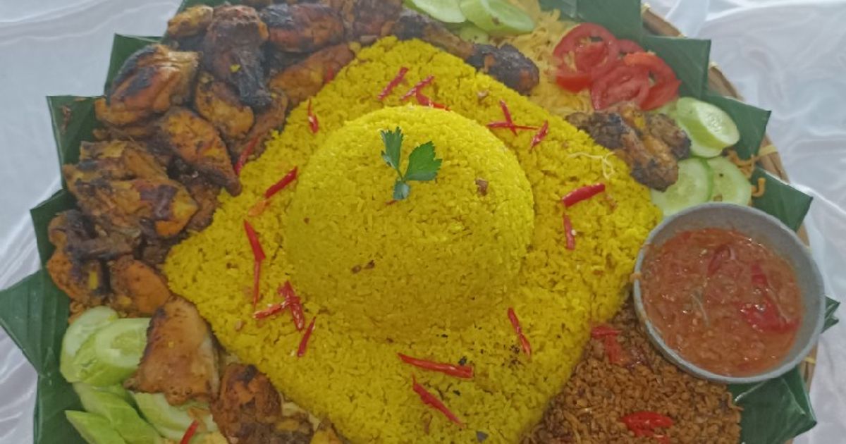 Nasi kuning / Nasi Tumpeng (Makan Besar)