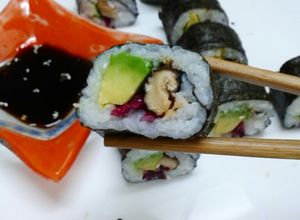 Una foto de Maki sushi de vegetales 🍱