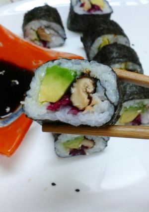 Una foto de Maki sushi de vegetales 🍱