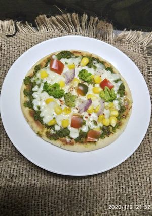 A picture of Onion pizza.