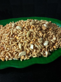 வெல்ல அவல் பொரி. செய்முறை முக்கிய புகைப்படம்