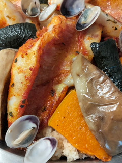 Una foto de Cuscús de gallineta y verduras