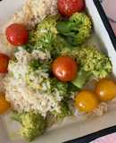 Ensalada de arroz con brócoli y cherry