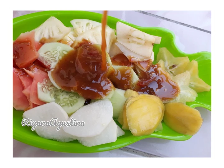 Langkah Gampang Membuat Resep Rujak Buah Petis Madura yang Enak Banget Anti Ribet, Mantap
