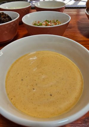 Una foto de Salsa cremosa de curry y limón