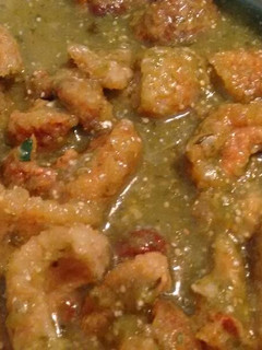 Una foto de Chicharrón en salsa verde. ॐ
