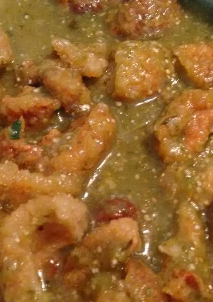 Una foto de Chicharrón en salsa verde. ॐ