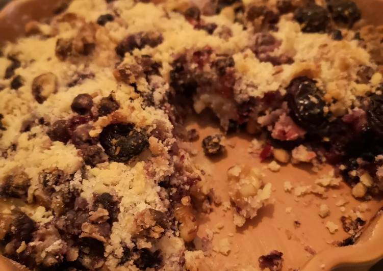 How to Prepare Super Quick Homemade Blueberry Crumble