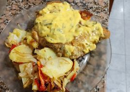 Supremas de Pollo Rellenas con Jamón y Salsa de Verdeo al Cheddar