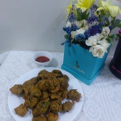 A picture of Spanish and onion pakoda.