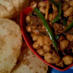 A picture of Chole Bhature.....Ummm Sinful!!.