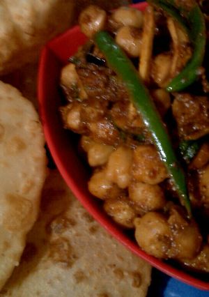 A picture of Chole Bhature.....Ummm Sinful!!.