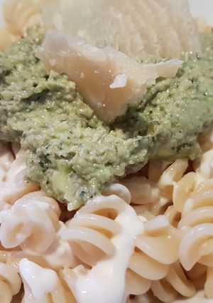 Foto principal de Pasta con Pesto de Aguacate y Nueces