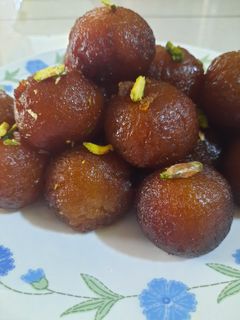 ગુલાબ જાંબુ(Gulab Jambu Recipe in Gujarati) રેસીપી મુખ્ય ફોટો