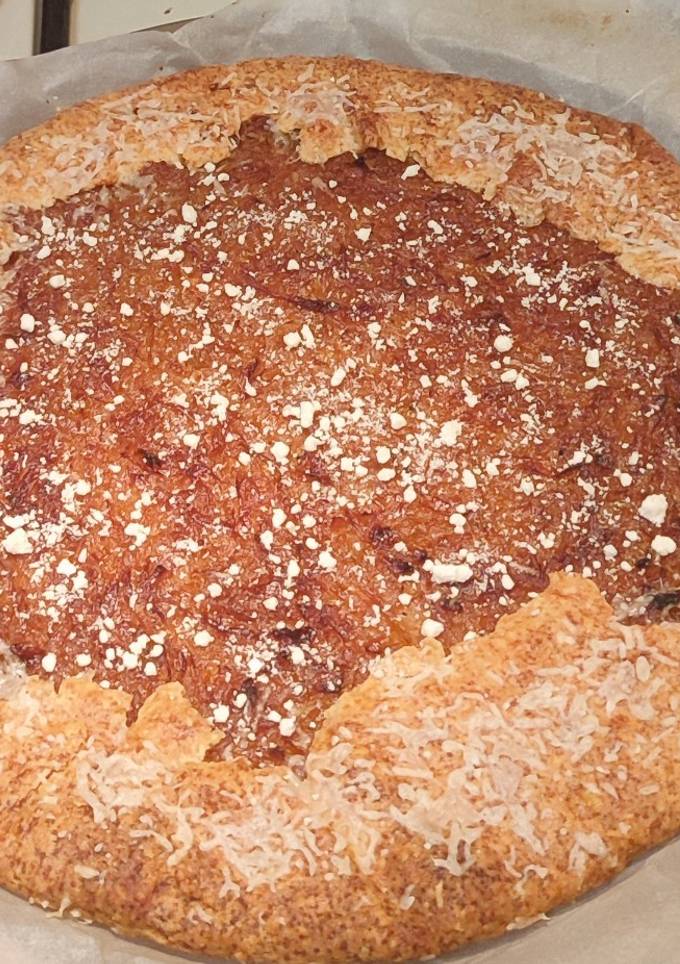 Галета з карамелізованою цибулею, сиром та овечою бринзою😍