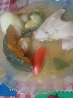 Una foto de Sopa de alas de pollo y verduras